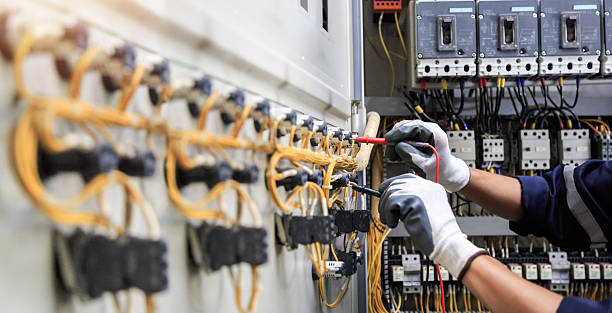Professional Electrician technician working in DeCordova, TX